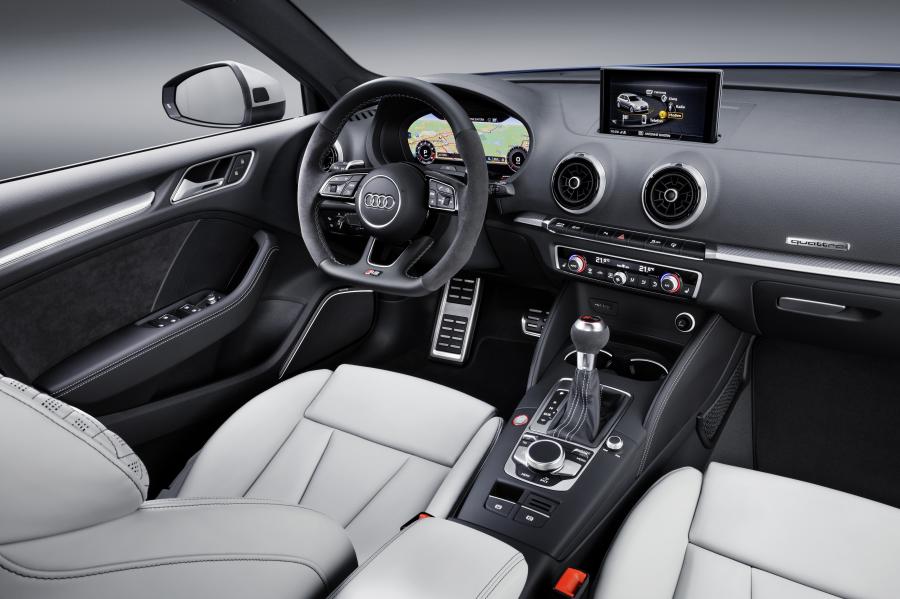 Интерьер Audi RS3 Sportback (8V) 2017 года  (WW) (фото 15 из 40)